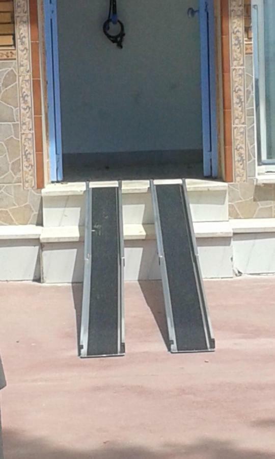 Apartment On The Beach Малага Экстерьер фото